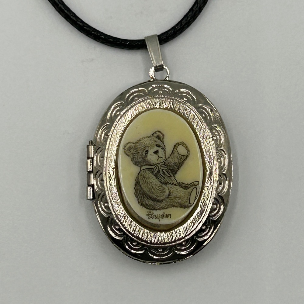 Vintage Style Teddy Bear Scrimshaw Oval‎ Locket Necklace Silver Tone Black Cord